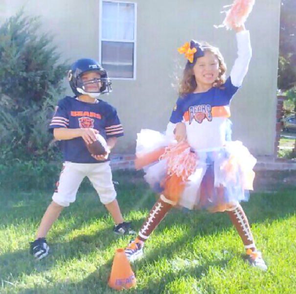 Chicago Bears Fan ! Cheerleader And Football Player