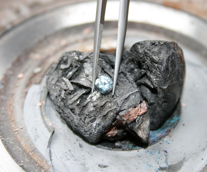 Ashes To Diamonds: Swiss Company Turns People's Cremated Remains Into  Diamonds | Bored Panda
