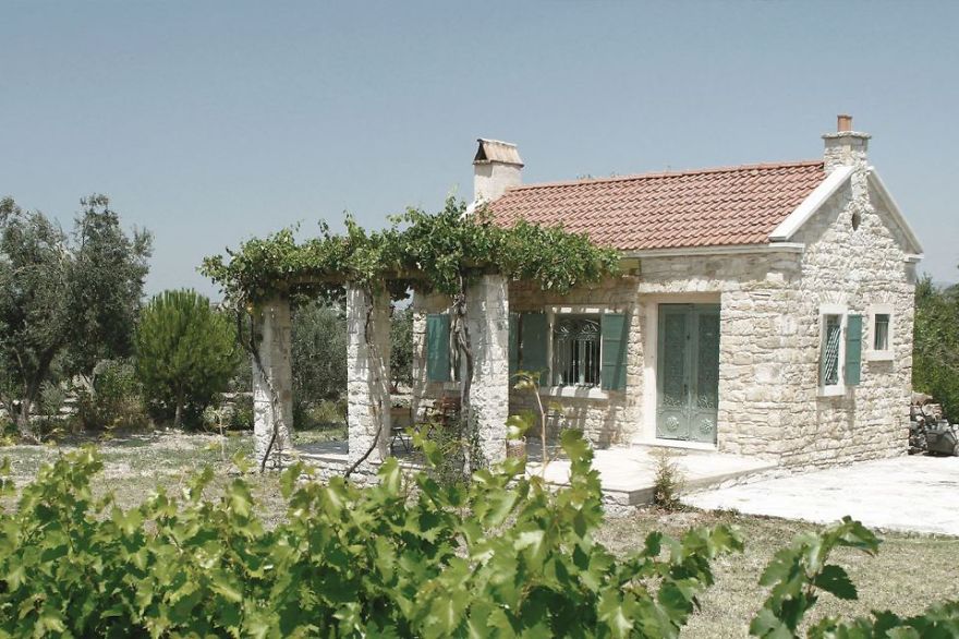 Cozy White Cottage In The Turkish Aegean Coastal Region