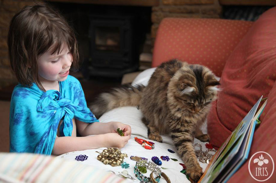 Heartwarming Friendship Of A 5-Year-Old Girl With Autism And Her Therapy Cat