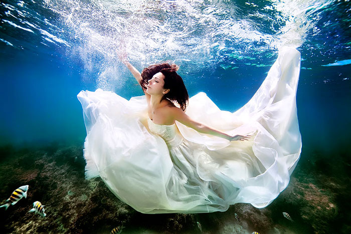 Mermaid Brides: I’m Breaking The Rules Of Traditional Posing And Bringing My Brides Underwater!