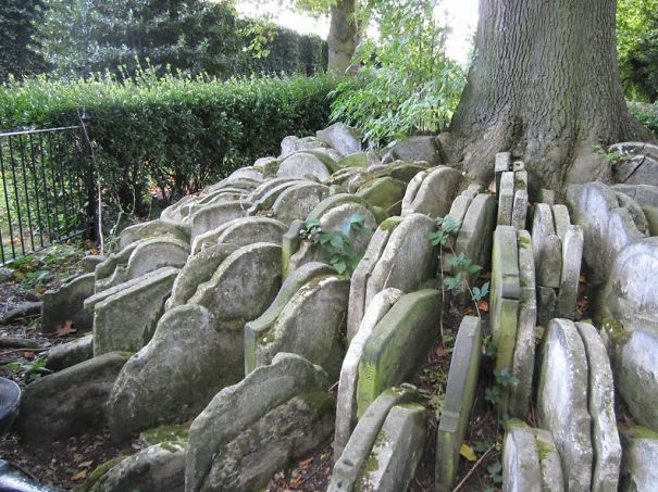 18 Of The Strangest Ever Gravestones
