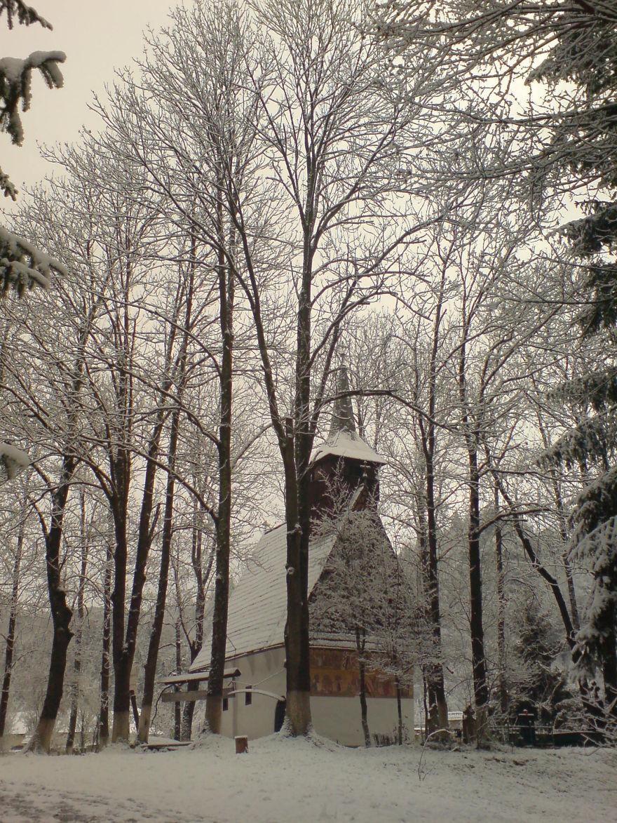 Apuseni Mountains Monasteries - Lupsa Monastery (winter)