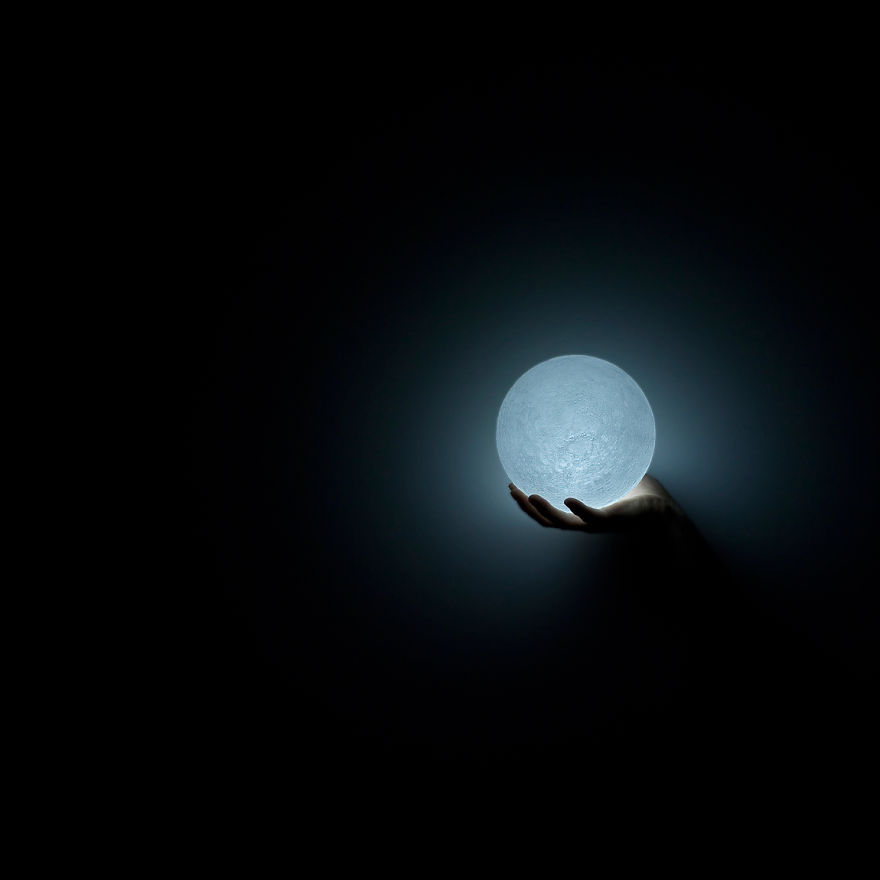 Totally Accurate LED Lamp Mimics The Moon