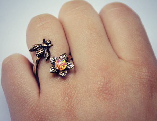 Hungry Bee Ring
