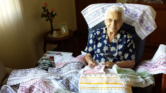 91 Year-old Brazilian Lady Embroiders To Help Animals In Need