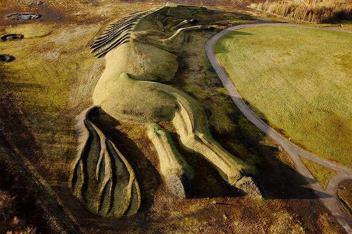 200-Meter-Long Earth Sculpture Of Pony Pays Tribute To Animal Mine Workers