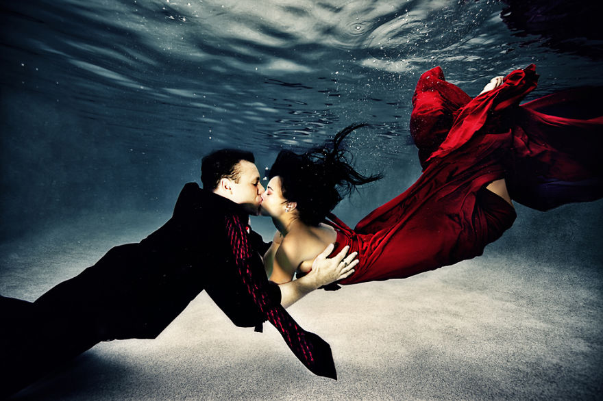 Underwater Engagement Shoots: New Trend For A New Year