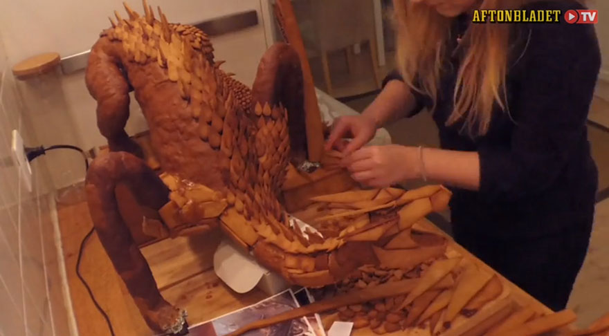 Swedish Artist Bakes Dragon The Smaug From ‘The Hobbit’ Out Of Gingerbread
