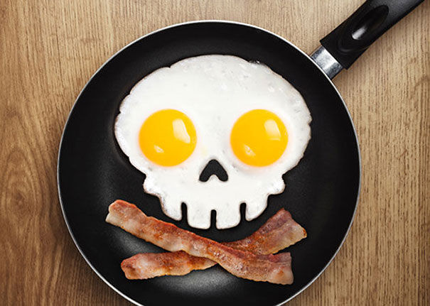 Skull-shaped Fried Egg Corral: