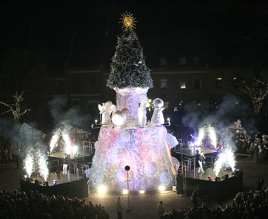 This Year The Christmas Tree In Kaunas Looks Like A Cloud