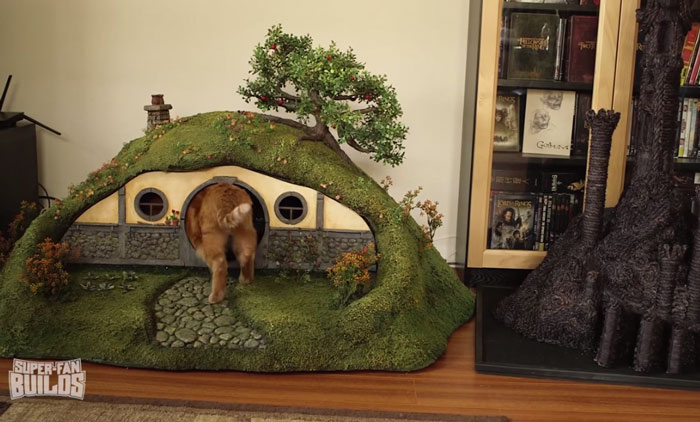 lord-of-the-rings-cat-liter-box-sauron-scrathing-post-superfan-builds-14