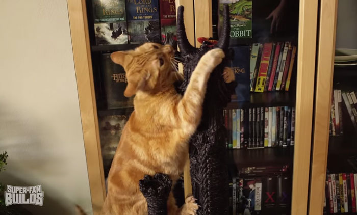 lord-of-the-rings-cat-liter-box-sauron-scrathing-post-superfan-builds-15
