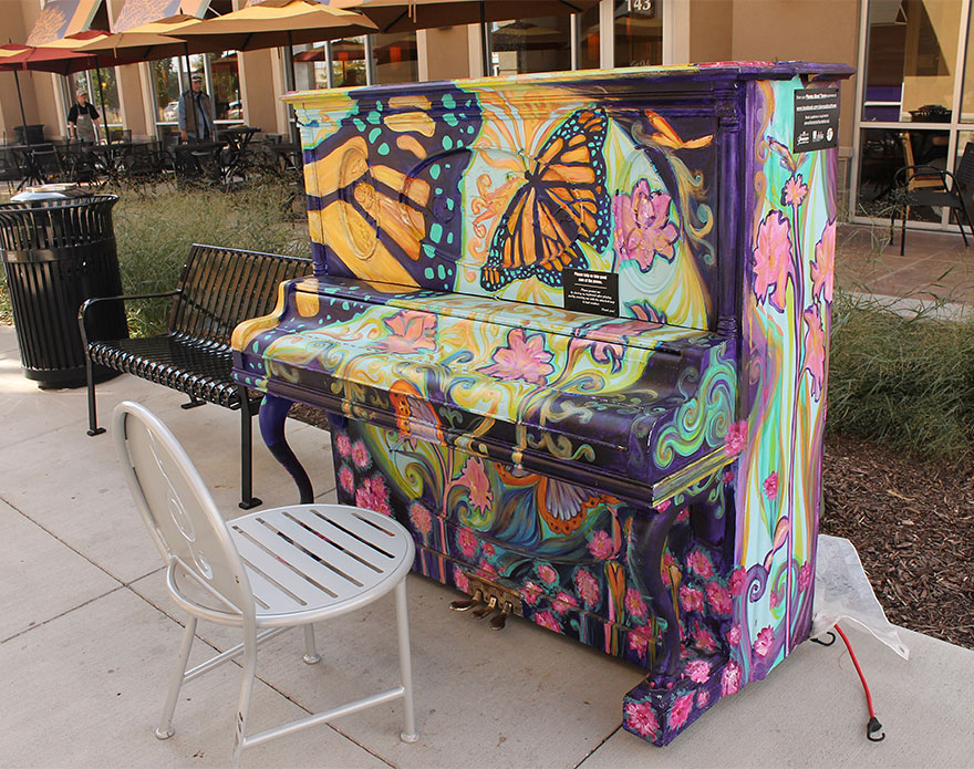 Los pianos de la calle Street-pianos-play-me-im-yours-project-harmony-raod__880