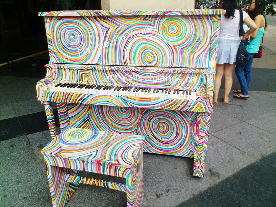 Los pianos de la calle Street-pianos-play-me-im-yours-project-toronto-canada__880