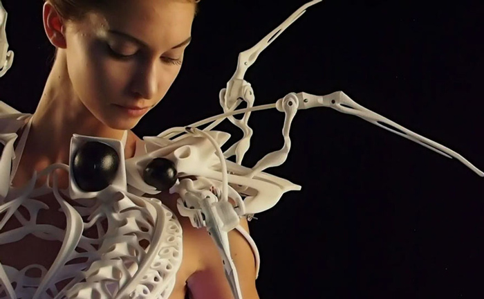 This 3D-Printed Spider Dress Uses Robotic Arms To Defend Your Personal Space
