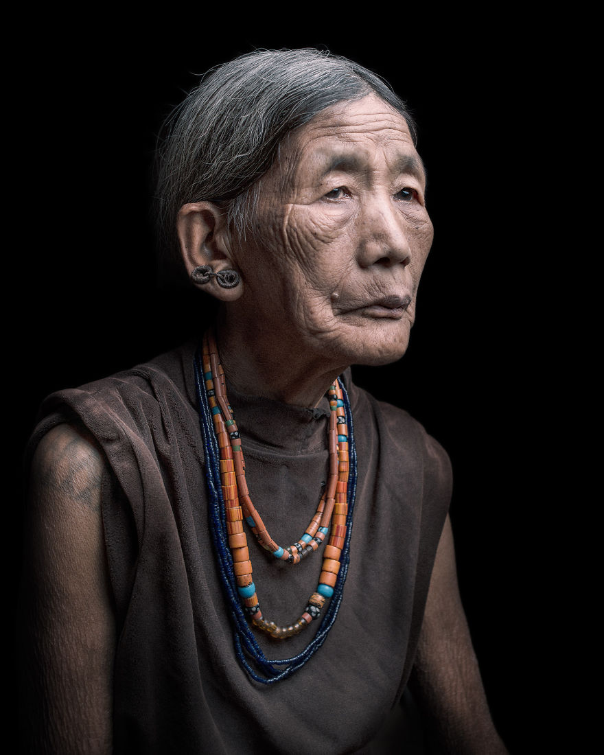 Two Bulgarian Photographers Create Breathtaking Portraits Of The Last Headhunters Two Bulgarian Photographers Create Breathtaking Portraits Of The Last Headhunters