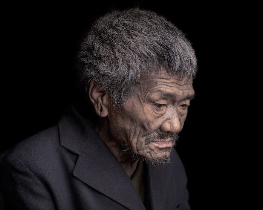 Two Bulgarian Photographers Create Breathtaking Portraits Of The Last Headhunters Two Bulgarian Photographers Create Breathtaking Portraits Of The Last Headhunters