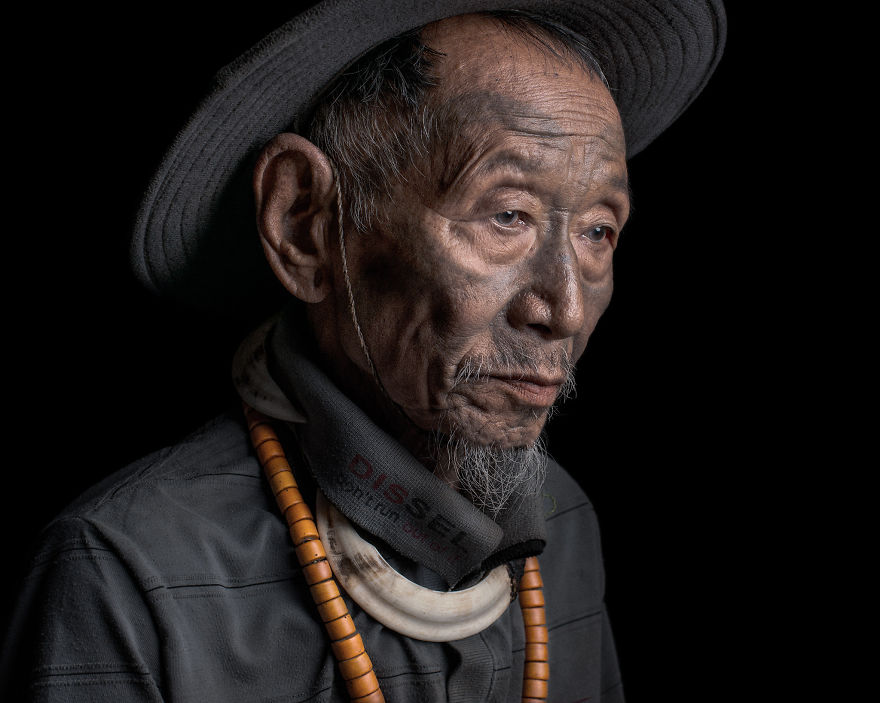 Two Bulgarian Photographers Create Breathtaking Portraits Of The Last Headhunters Two Bulgarian Photographers Create Breathtaking Portraits Of The Last Headhunters