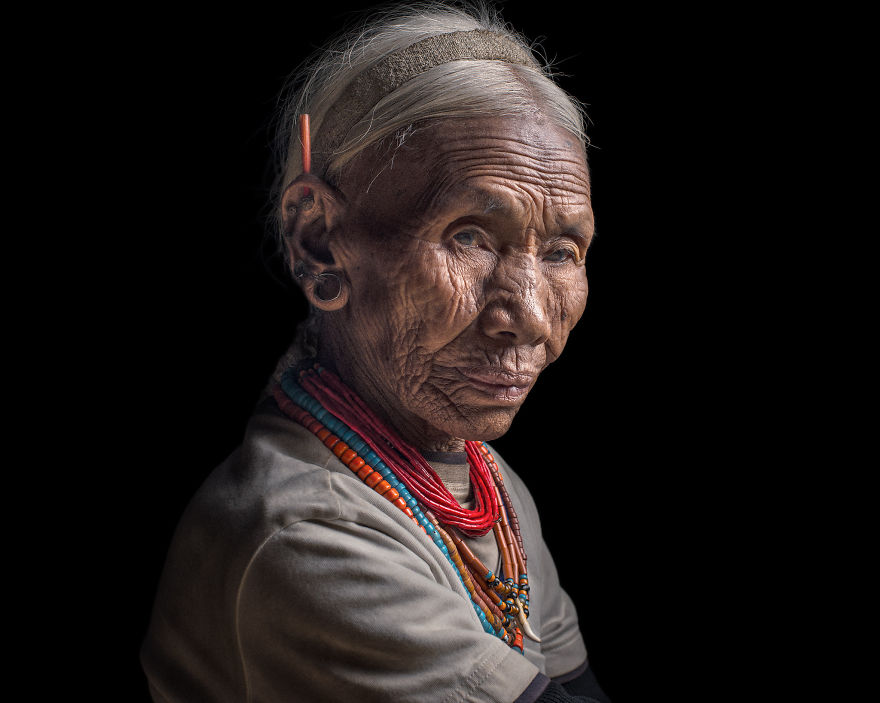 Two Bulgarian Photographers Create Breathtaking Portraits Of The Last Headhunters Two Bulgarian Photographers Create Breathtaking Portraits Of The Last Headhunters