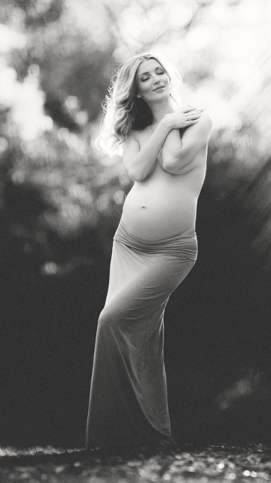 Photographer Takes Her Pregnant Models Outdoors In Any Kind Of Weather