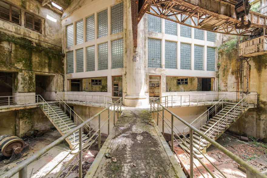 I Photograph Abandoned Buildings During My Travels Across Europe