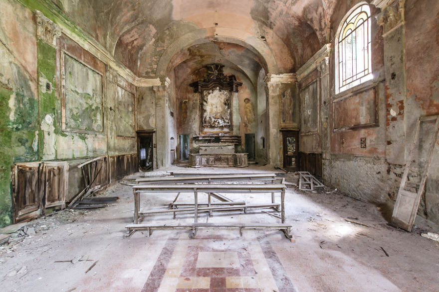 I Photograph Abandoned Buildings During My Travels Across Europe