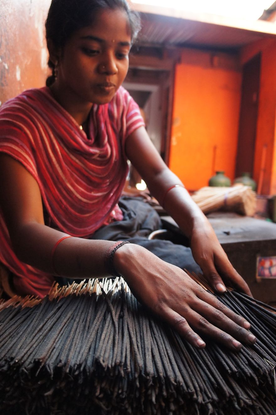 Hand Rolling 6000 Incense Sticks Per Day - Mysore Southern India - Credit Ashley Calvert