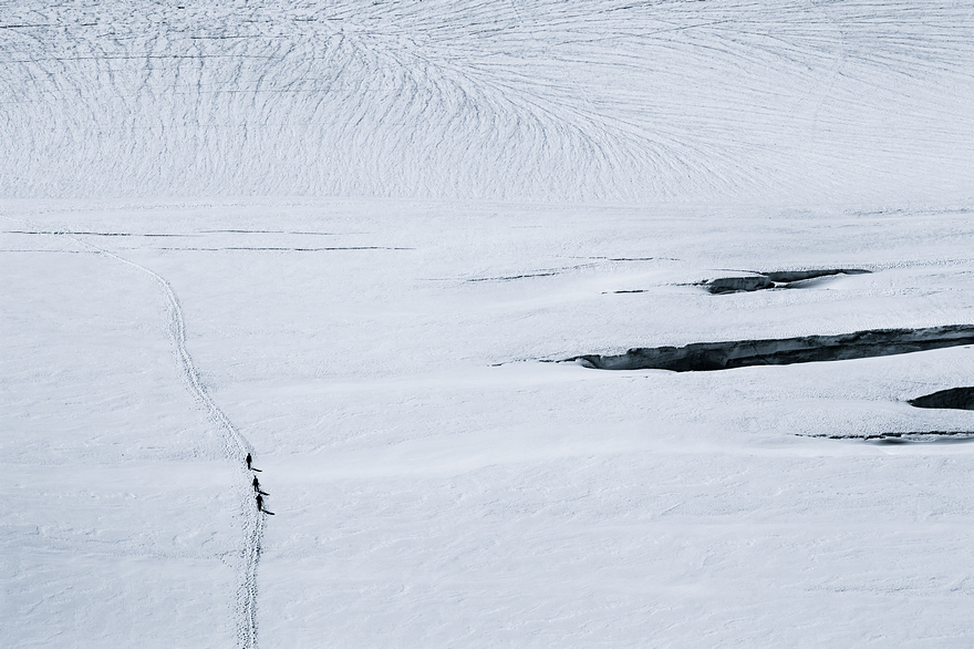 The Scale Of Nature: I Photographed People In The Alps To Show How Small We Are