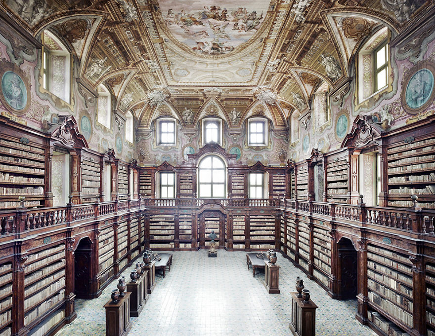 Girolamini's Library (naples, Italy)
