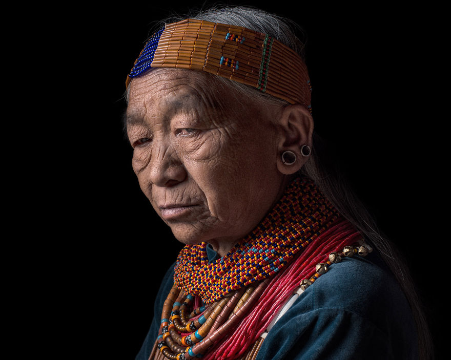 Two Bulgarian Photographers Create Breathtaking Portraits Of The Last Headhunters Two Bulgarian Photographers Create Breathtaking Portraits Of The Last Headhunters