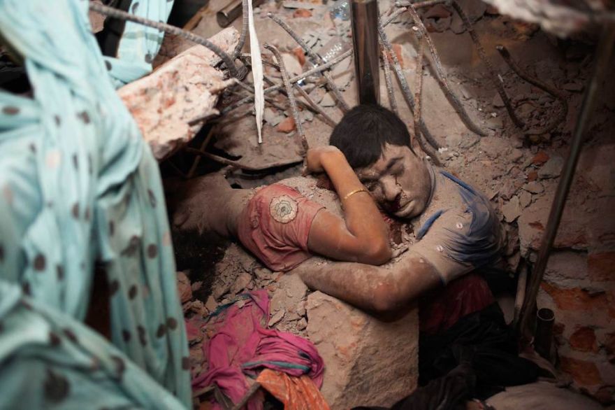 A Final Embrace: The Most Haunting Photograph From Bangladesh