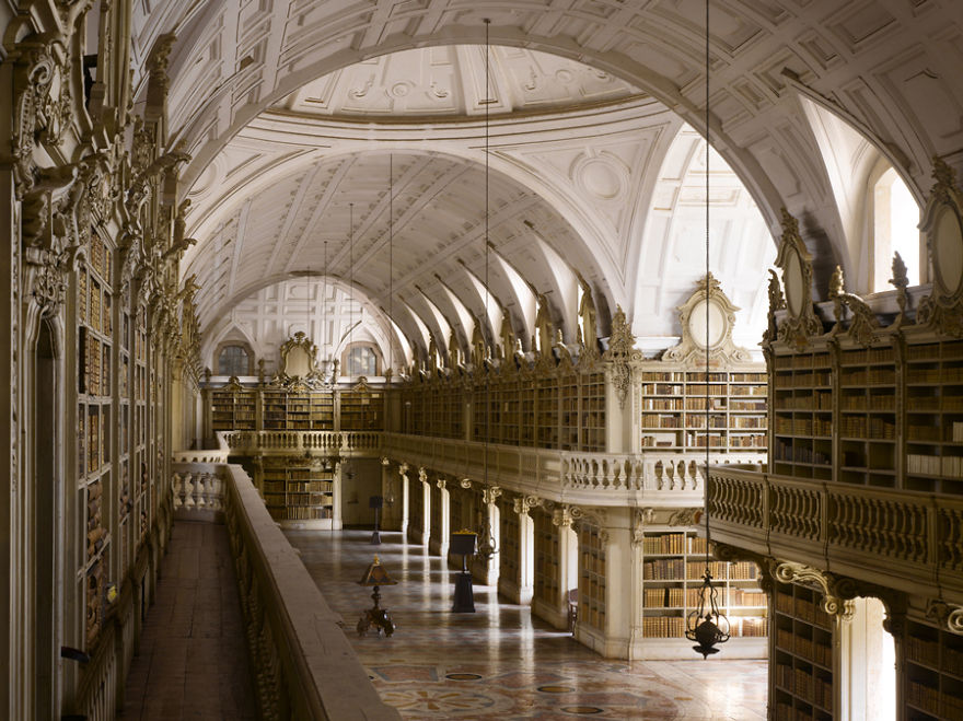 Biblioteca Do Palácio Nacional De Mafra, Mafra, Portugal