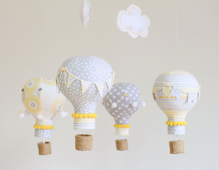 22 Awesome DIY Ideas For Recycling Old Light Bulbs