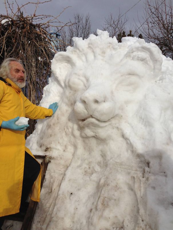 Snow Lion Sculpture