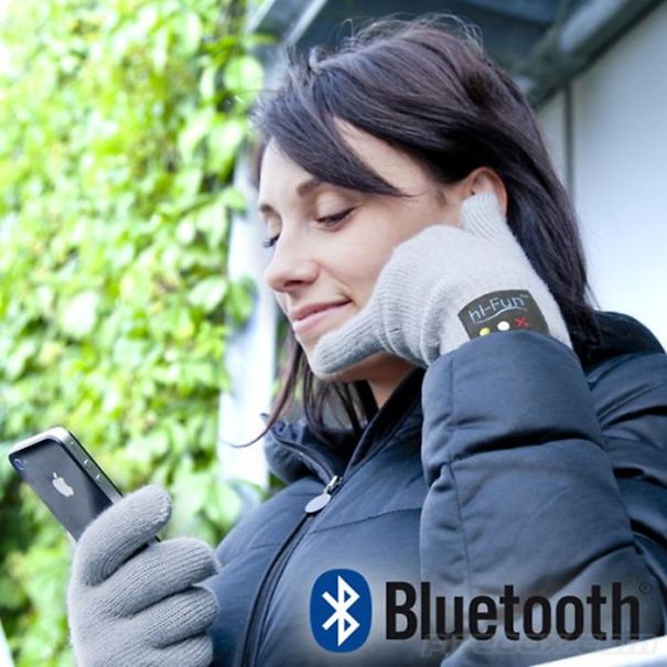 "talk To The Hand" Bluetooth Gloves