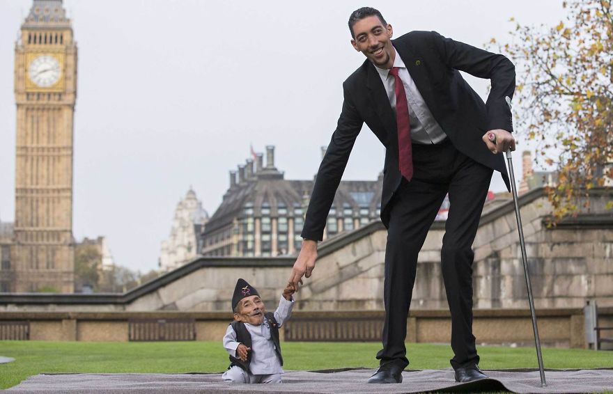 World's Tallest Man Meets World's Smallest