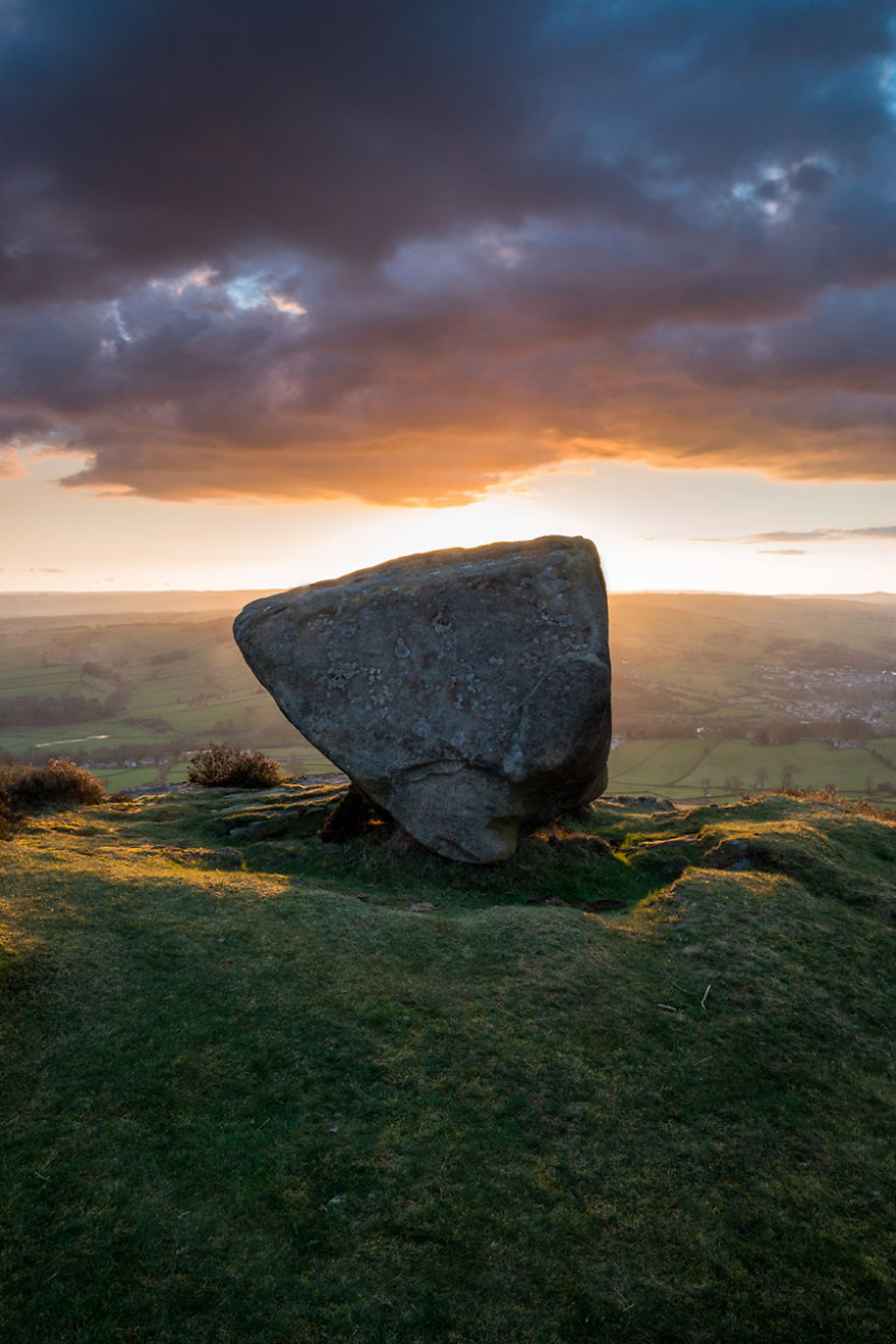 Peak District Photographer Takes Awe-inspiring Photos Of The Local Landscape