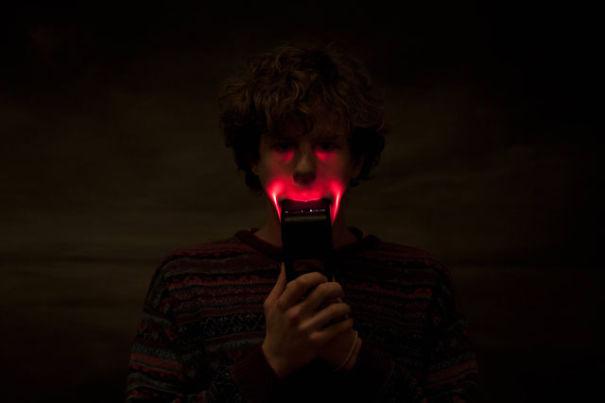 This Is What You Get When You Fire A Camera Flash Inside Someone’s Mouth