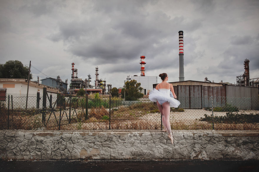 I Photograph A Ballerina's Daily Life To Show That Dancers Can Express Themselves Anywhere