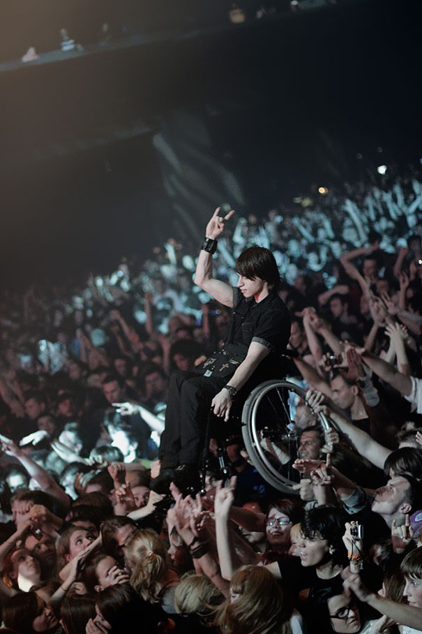 Fans Hold Up Handicapped Friend At Korn Concert In Moscow