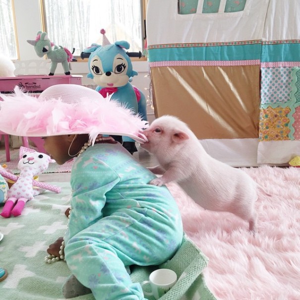 little-girl-piglet-friendship-libby-and-pearl-2