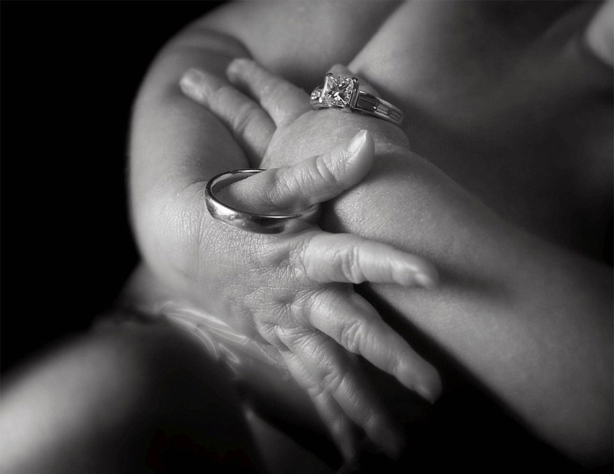 Heartbreaking Photos Of Parents Posing With Their Lost Babies For The Last Time