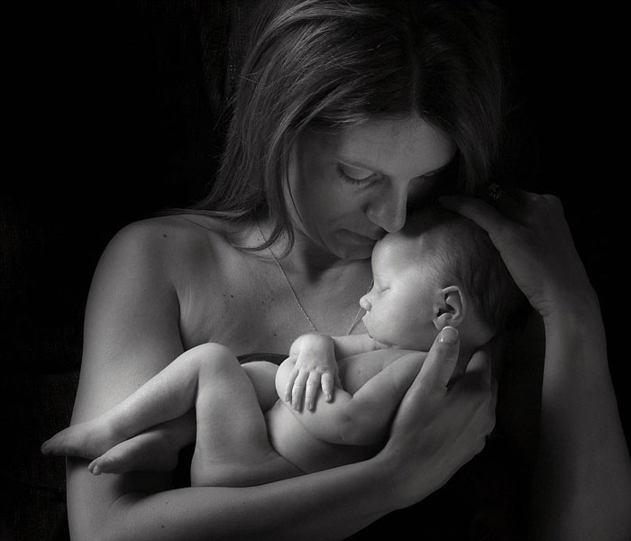 Heartbreaking Photos Of Parents Posing With Their Lost Babies For The Last Time