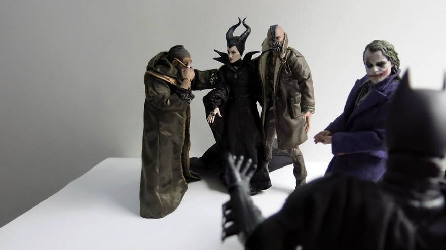 I'm Creating Creative Photo Shoot From My Husband's Hot Toys