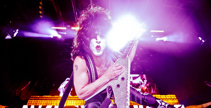 I Tour With Celebrities And Capture Their Moments Of Fame