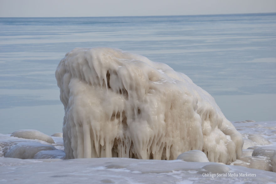Incredible Photographs Taken Of Chicago's Frozen Lakefront