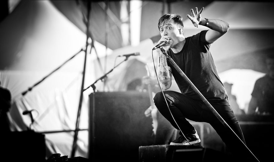 I Tour With Celebrities And Capture Their Moments Of Fame