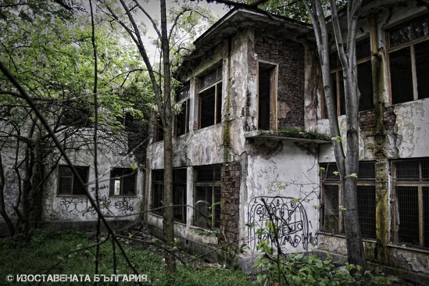 A Creepy Tour Of Abandoned Monuments, Buildings And Villages In Bulgaria