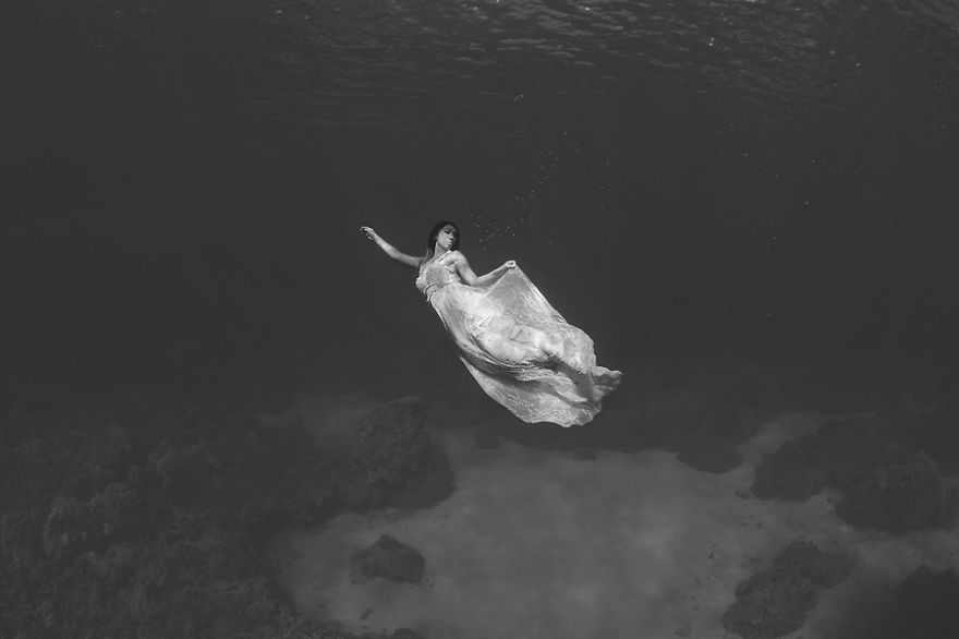 Trash The Dress: Underwater Wedding Photography